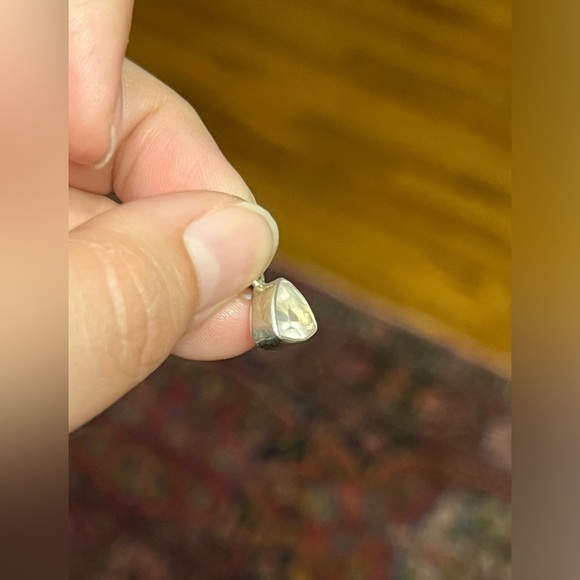 Dainty Rose quartz triangle sterling silver pendant - Picture 4 of 7